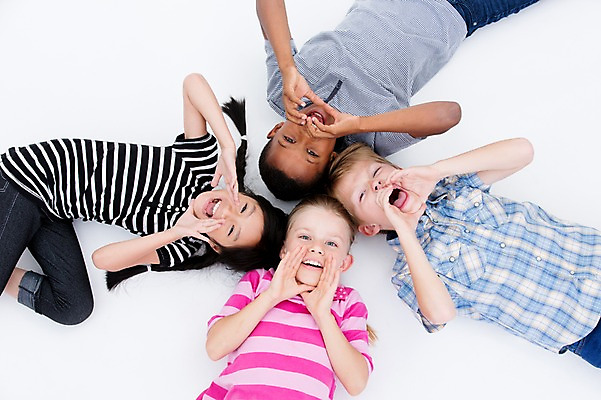 포토 JPG 스튜디오촬영 서양인 여자 남자 어린이라이프 어린이 흑인 놀이 실내 웃음 동양인 여러명 상반신 친구 하이앵글 글로벌 눕기 외침 국내포토 외국인 라이프스타일 뷰포인트 다수 관계 모션 표정 사람 인종 내부 소리 파일형식