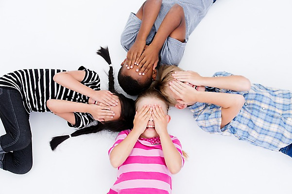 포토 JPG 스튜디오촬영 서양인 여자 남자 어린이라이프 어린이 흑인 놀이 실내 동양인 여러명 상반신 친구 하이앵글 글로벌 눕기 눈가림 국내포토 외국인 라이프스타일 뷰포인트 다수 관계 모션 사람 인종 내부 가림 파일형식