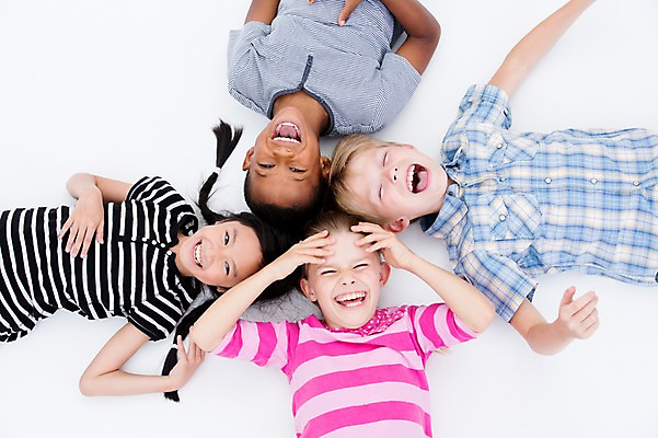 포토 JPG 스튜디오촬영 서양인 여자 남자 어린이라이프 어린이 흑인 놀이 실내 웃음 동양인 여러명 상반신 친구 하이앵글 글로벌 눕기 국내포토 외국인 라이프스타일 뷰포인트 다수 관계 모션 표정 사람 인종 내부 파일형식