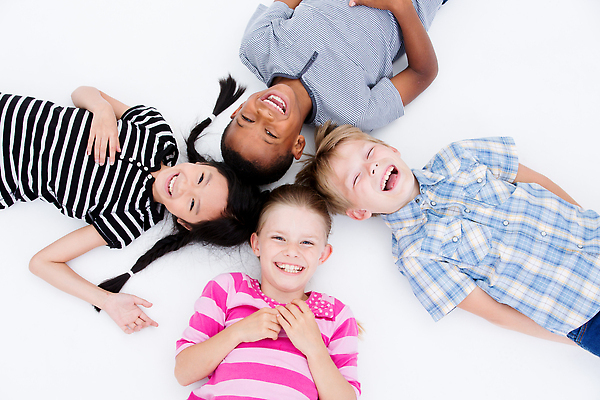 포토 JPG 스튜디오촬영 서양인 여자 남자 어린이라이프 어린이 흑인 놀이 실내 웃음 동양인 여러명 상반신 친구 하이앵글 글로벌 눕기 국내포토 외국인 라이프스타일 뷰포인트 다수 관계 모션 표정 사람 인종 내부 파일형식