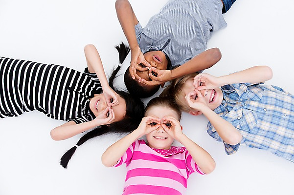 포토 JPG 스튜디오촬영 서양인 여자 남자 어린이라이프 어린이 흑인 놀이 실내 웃음 동양인 여러명 상반신 친구 하이앵글 글로벌 눕기 국내포토 외국인 라이프스타일 뷰포인트 다수 관계 모션 표정 사람 인종 내부 파일형식