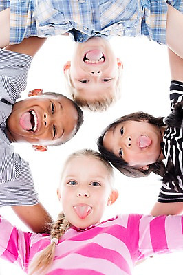 포토 JPG 스튜디오촬영 서양인 여자 남자 어린이라이프 어린이 로우앵글 흑인 어깨동무 실내 웃음 동양인 여러명 상반신 친구 글로벌 메롱 내려보기 국내포토 외국인 라이프스타일 뷰포인트 포즈 다수 관계 모션 표정 사람 인종 내부 파일형식