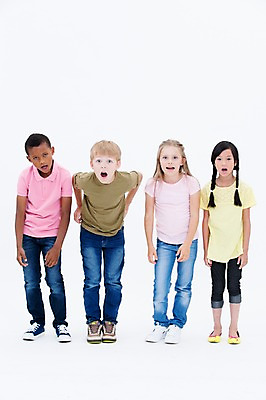 포토 JPG 스튜디오촬영 전신 서양인 여자 남자 어린이라이프 어린이 흑인 실내 서기 동양인 여러명 앞모습 친구 글로벌 놀람 국내포토 외국인 라이프스타일 감정 뷰포인트 다수 관계 모션 표정 사람 인종 내부 파일형식