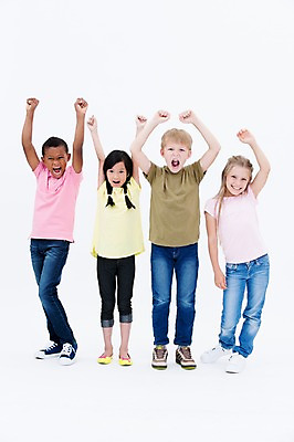 포토 JPG 스튜디오촬영 전신 서양인 여자 남자 어린이라이프 어린이 흑인 실내 서기 웃음 동양인 여러명 앞모습 친구 글로벌 기쁨 국내포토 외국인 라이프스타일 감정 뷰포인트 다수 관계 모션 표정 사람 인종 내부 파일형식