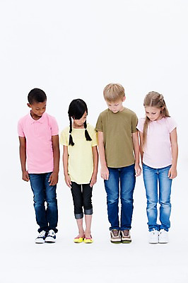 포토 JPG 스튜디오촬영 전신 서양인 여자 남자 어린이라이프 어린이 흑인 실내 서기 동양인 여러명 앞모습 친구 글로벌 내려보기 국내포토 외국인 라이프스타일 뷰포인트 다수 관계 모션 사람 인종 내부 파일형식