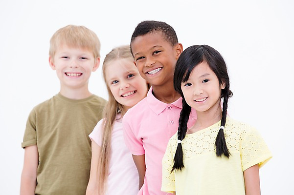 포토 JPG 스튜디오촬영 서양인 여자 남자 어린이라이프 어린이 흑인 실내 웃음 동양인 여러명 상반신 앞모습 친구 글로벌 국내포토 외국인 라이프스타일 뷰포인트 다수 관계 표정 사람 인종 내부 파일형식