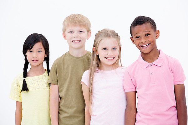 포토 JPG 스튜디오촬영 서양인 여자 남자 어린이라이프 어린이 흑인 실내 웃음 동양인 여러명 상반신 앞모습 친구 글로벌 국내포토 외국인 라이프스타일 뷰포인트 다수 관계 표정 사람 인종 내부 파일형식