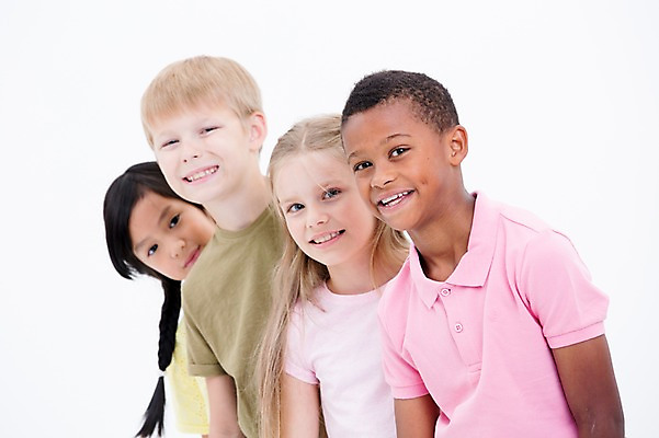 포토 JPG 스튜디오촬영 서양인 여자 남자 어린이라이프 어린이 흑인 실내 웃음 동양인 여러명 상반신 앞모습 친구 글로벌 국내포토 외국인 라이프스타일 뷰포인트 다수 관계 표정 사람 인종 내부 파일형식