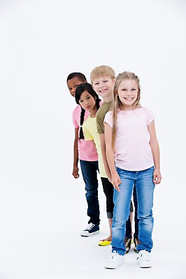 포토 JPG 스튜디오촬영 전신 서양인 여자 남자 어린이라이프 어린이 흑인 실내 서기 웃음 동양인 여러명 앞모습 친구 글로벌 국내포토 외국인 라이프스타일 뷰포인트 다수 관계 모션 표정 사람 인종 내부 파일형식