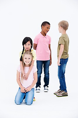 포토 JPG 스튜디오촬영 전신 서양인 여자 남자 어린이라이프 어린이 흑인 실내 서기 웃음 앉기 동양인 여러명 앞모습 옆모습 친구 글로벌 국내포토 외국인 라이프스타일 뷰포인트 다수 관계 모션 표정 사람 인종 내부 파일형식