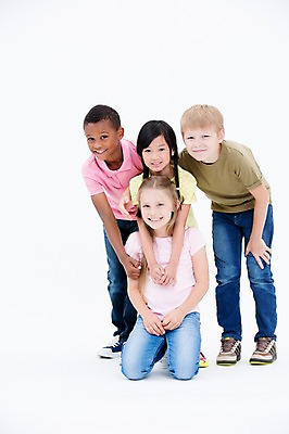 포토 JPG 스튜디오촬영 전신 서양인 여자 남자 어린이라이프 어린이 흑인 실내 서기 웃음 앉기 동양인 여러명 앞모습 친구 글로벌 국내포토 외국인 라이프스타일 뷰포인트 다수 관계 모션 표정 사람 인종 내부 파일형식