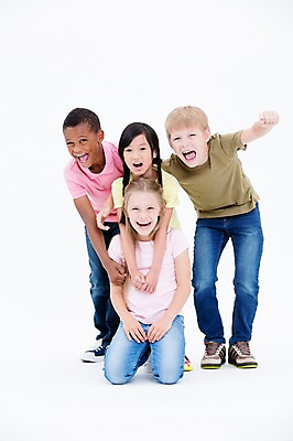 포토 JPG 스튜디오촬영 전신 서양인 여자 남자 어린이라이프 어린이 흑인 실내 서기 웃음 앉기 동양인 여러명 앞모습 친구 글로벌 국내포토 외국인 라이프스타일 뷰포인트 다수 관계 모션 표정 사람 인종 내부 파일형식