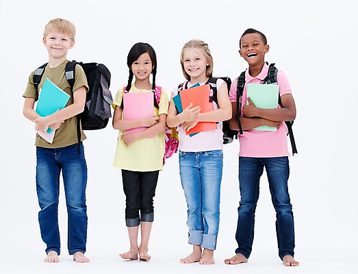 포토 JPG 스튜디오촬영 전신 서양인 여자 교육 남자 어린이라이프 어린이 흑인 책가방 실내 서기 웃음 들기 동양인 여러명 앞모습 책 친구 글로벌 국내포토 외국인 라이프스타일 뷰포인트 다수 가방 관계 모션 표정 사람 인종 내부 파일형식