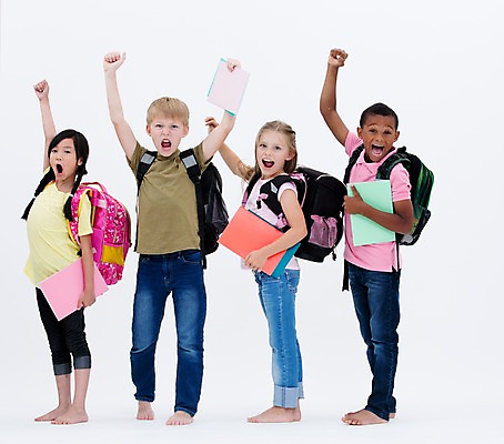 포토 JPG 스튜디오촬영 전신 서양인 여자 교육 남자 어린이라이프 어린이 흑인 책가방 실내 서기 들기 동양인 여러명 옆모습 책 친구 글로벌 기쁨 국내포토 외국인 라이프스타일 감정 뷰포인트 다수 가방 관계 모션 사람 인종 내부 파일형식