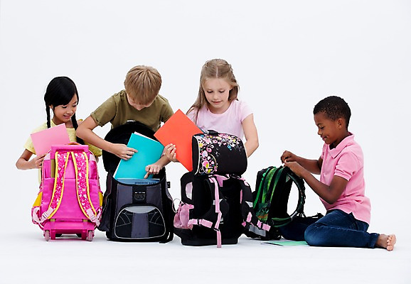 포토 JPG 스튜디오촬영 전신 서양인 여자 교육 남자 어린이라이프 어린이 흑인 책가방 실내 앉기 동양인 여러명 앞모습 책 친구 글로벌 국내포토 외국인 라이프스타일 뷰포인트 다수 가방 관계 모션 사람 인종 내부 파일형식