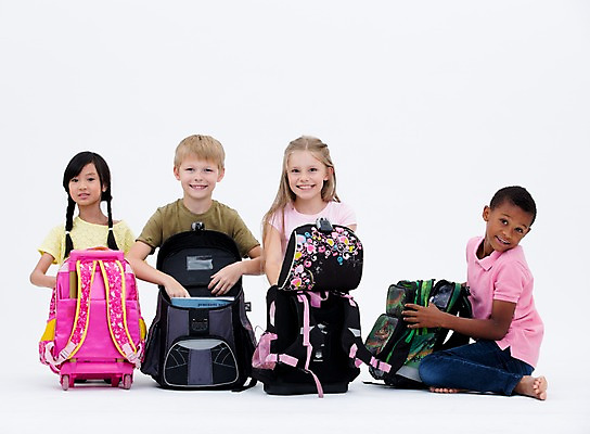 포토 JPG 스튜디오촬영 전신 서양인 여자 교육 남자 어린이라이프 어린이 흑인 책가방 실내 웃음 앉기 동양인 여러명 앞모습 친구 글로벌 국내포토 외국인 라이프스타일 뷰포인트 다수 가방 관계 모션 표정 사람 인종 내부 파일형식