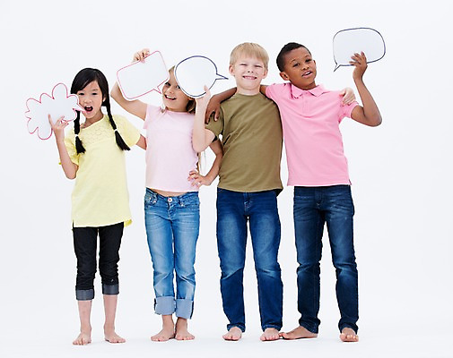 포토 JPG 스튜디오촬영 전신 서양인 여자 남자 어린이라이프 어린이 흑인 말풍선 어깨동무 실내 서기 웃음 들기 동양인 소녀 소년 여러명 앞모습 친구 글로벌 어린이만 국내포토 외국인 라이프스타일 뷰포인트 포즈 다수 관계 모션 표정 사람 인종 내부 파일형식