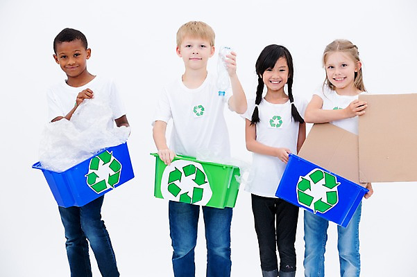 포토 JPG 스튜디오촬영 서양인 여자 남자 어린이라이프 종이 어린이 흑인 실내 서기 웃음 들기 동양인 여러명 앞모습 친구 글로벌 자연보호 그린캠페인 재활용 분리수거 페트병 비닐 분리수거함 국내포토 외국인 라이프스타일 캠페인 뷰포인트 다수 관계 모션 자연 재질 표정 사람 인종 내부 보호 친환경 수거함 병_담는 파일형식