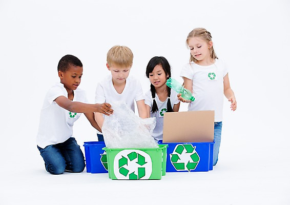 포토 JPG 스튜디오촬영 전신 서양인 여자 남자 어린이라이프 종이 어린이 흑인 실내 앉기 동양인 여러명 앞모습 친구 글로벌 자연보호 그린캠페인 재활용 분리수거 페트병 비닐 분리수거함 국내포토 외국인 라이프스타일 캠페인 뷰포인트 다수 관계 모션 자연 재질 사람 인종 내부 보호 친환경 수거함 병_담는 파일형식