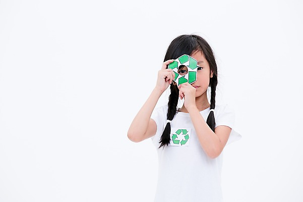 포토 JPG 스튜디오촬영 외국인 여자 화살표 어린이라이프 어린이 실내 한명 들기 동양인 상반신 앞모습 자연보호 그린캠페인 재활용 국내포토 1 라이프스타일 캠페인 뷰포인트 모션 자연 사람 인종 내부 보호 친환경 파일형식