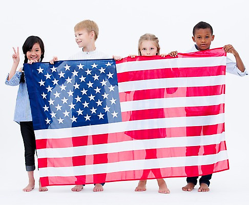 포토 JPG 스튜디오촬영 전신 서양인 여자 교육 남자 어린이라이프 어린이 흑인 실내 서기 웃음 들기 동양인 여러명 앞모습 친구 글로벌 미국 성조기 브이 국내포토 외국인 라이프스타일 뷰포인트 다수 북아메리카 관계 모션 표정 사람 인종 손짓 내부 국기 파일형식