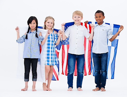 포토 JPG 스튜디오촬영 전신 서양인 여자 교육 남자 어린이라이프 어린이 흑인 영국 실내 서기 웃음 들기 동양인 여러명 앞모습 친구 글로벌 일본 미국 성조기 국기 망토 그리스 일장기 그리스국기 국내포토 외국인 라이프스타일 유럽 아시아 뷰포인트 다수 북아메리카 관계 모션 표정 사람 인종 내부 파일형식