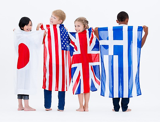 포토 JPG 스튜디오촬영 전신 서양인 여자 교육 남자 어린이라이프 어린이 흑인 영국 실내 서기 웃음 들기 동양인 여러명 앞모습 친구 글로벌 일본 미국 뒤돌아보기 성조기 국기 망토 그리스 일장기 그리스국기 국내포토 외국인 라이프스타일 유럽 아시아 뷰포인트 다수 북아메리카 관계 모션 표정 사람 인종 내부 파일형식