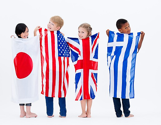 포토 JPG 스튜디오촬영 전신 서양인 여자 교육 남자 어린이라이프 어린이 흑인 영국 실내 서기 웃음 들기 동양인 여러명 뒷모습 친구 글로벌 일본 미국 뒤돌아보기 성조기 국기 망토 그리스 일장기 그리스국기 국내포토 외국인 라이프스타일 유럽 아시아 뷰포인트 다수 북아메리카 관계 모션 표정 사람 인종 내부 파일형식