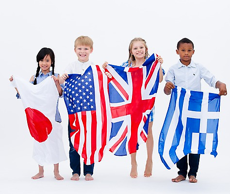 포토 JPG 스튜디오촬영 전신 서양인 여자 교육 남자 어린이라이프 어린이 흑인 영국 실내 서기 웃음 들기 동양인 여러명 앞모습 친구 글로벌 일본 미국 성조기 국기 그리스 일장기 그리스국기 국내포토 외국인 라이프스타일 유럽 아시아 뷰포인트 다수 북아메리카 관계 모션 표정 사람 인종 내부 파일형식