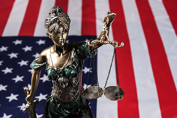 포토 JPG 스튜디오촬영 실내 사람없음 아웃포커스 조각상 성조기 국기 오브젝트 법 정의의여신상 국내포토 촬영기법 내부 조형물 여신상 파일형식