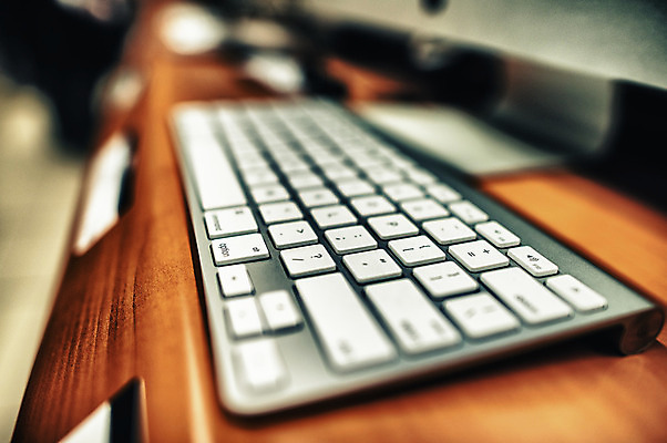 포토 JPG 해외이미지 알파벳 백그라운드 인터넷 비즈니스 통신 열쇠 사람없음 컴퓨터 사무실 디지털 장비 흰색 키보드 플라스틱 편지 심볼 멀티미디어 고립 얇은 입력 키패드 해외202004 해외포토 영어 컬러 재질 전자제품 파일형식 이미지허브