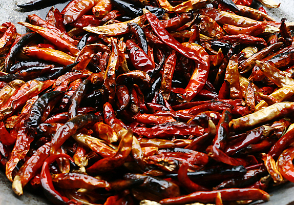 포토 JPG 해외이미지 음식 백그라운드 채소 재료 자연 고추 파프리카 건조 건강 요리 사람없음 빨간색 추위 흰색 뜨거움 양념 향신료 유기농 매움 후추 칠레 해외202004 해외포토 웰빙 컬러 남아메리카 맛 생태계 향미료 파일형식 이미지허브