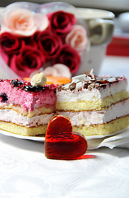 포토 JPG 해외이미지 열매 꽃잎 꽃 음식 분홍색 꽃다발 결혼 2 결혼식 휴가 디저트 발렌타인데이 선물 사랑 사람없음 내부 장식 빨간색 장미 케이크 요식업 축제 흰색 하트 축하 화려 고급 달콤 맛 배열 심볼 크림 열정 특별함 티라미수 해외202004 해외포토 모양 식물 감정 산업 컬러 컨셉 데이이벤트 이벤트 파일형식 이미지허브