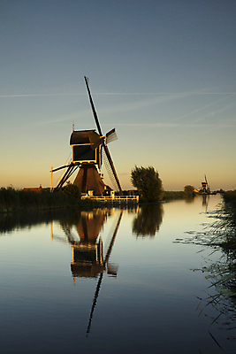 포토 JPG 해외이미지 사람없음 물 반사 평화 황혼 일몰 풍차 저녁 운하 조용 해외202004 해외포토 자연요소 컨셉 노을 야간 파일형식 이미지허브