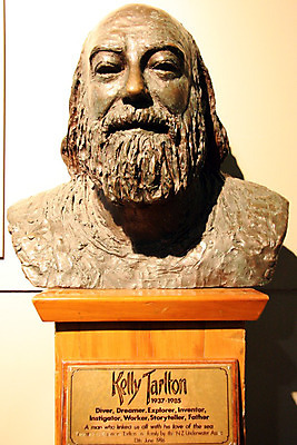 포토 JPG 해외이미지 얼굴 바다 조각 새로움 사람없음 물 세계 조각상 머리 여행객 수중 도시 아래 모험가 뉴질랜드 수족관 기념물 해외202004 해외포토 자연요소 컨셉 사람 신체부위 조형물 오세아니아 방향 위치 파일형식 이미지허브