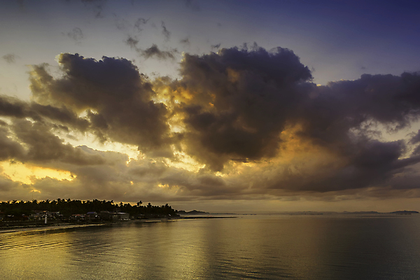 포토 JPG 해외이미지 나무 구름 바다 여행 자연 하늘 휴가 주택 풍경 사람없음 야외 물 여름 파란색 빛 컬러풀 태양 반사 마을 일출 황혼 일몰 시골 저녁 해외202004 해외포토 자연요소 식물 계절 컬러 건물 노을 야간 생태계 파일형식 이미지허브