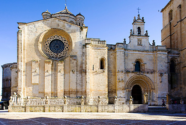 포토 JPG 해외이미지 외관 유럽 여행 고건축 건축양식 사람없음 야외 건물 교회 도시 세계여행 역사 스페인 타운 서유럽 옛날 해외202004 해외포토 건축물 건축 나라 종교건축 세계 파일형식 이미지허브