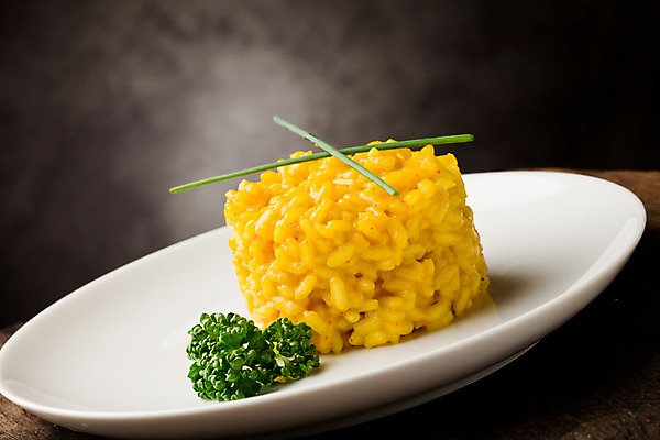 포토 JPG 해외이미지 음식 밥 파슬리 사람없음 노란색 식당 식사 레시피 리조또 밀라노 사프란 해외202004 해외포토 컬러 채소 상점 이탈리아 향신료 파일형식 이미지허브