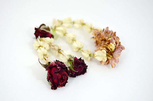 포토 JPG 해외이미지 꽃 종교 문화 여행 꽃무늬 패턴 태국 건조 동양인 사람없음 빨간색 컬러풀 장미 노란색 평화 화환 활발 매력적 인사 사찰 결합 심볼 명상 강렬 거짓 신앙심 옛날 존경 해외202004 해외포토 식물 아시아 컬러 컨셉 무늬 종교건축 인종 예절 파일형식 이미지허브