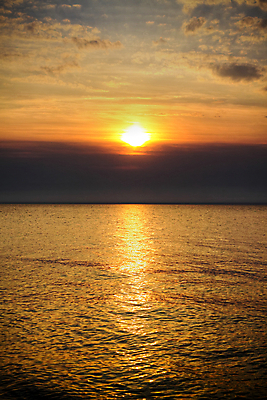 포토 JPG 해외이미지 구름 파도 바다 여행 백그라운드 오렌지 자연 하늘 휴가 휴식 사람없음 빨간색 물 빛 햇빛 태양 반사 노란색 평화 일출 맑음 침묵 고요 일몰 새벽 광선 만 황금 휴양지 장면 태평양 천국 스카이라인 수평선 해외202004 해외포토 자연요소 컬러 컨셉 과일 날씨 노을 소리 장소 생태계 파일형식 이미지허브