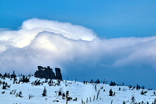 포토 JPG 해외이미지 구름 유럽 길 겨울 자국 하늘 산 사람없음 숲 봉 폴란드 제설기 하이커 해외202004 해외포토 자연요소 계절 나라 여행 제설 파일형식 이미지허브