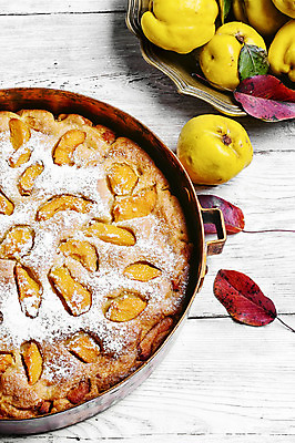 포토 JPG 해외이미지 낙엽 디저트 실내 사람없음 모과 나무배경 해외202004 해외포토 음식 백그라운드 잎 과일 내부 파일형식 이미지허브