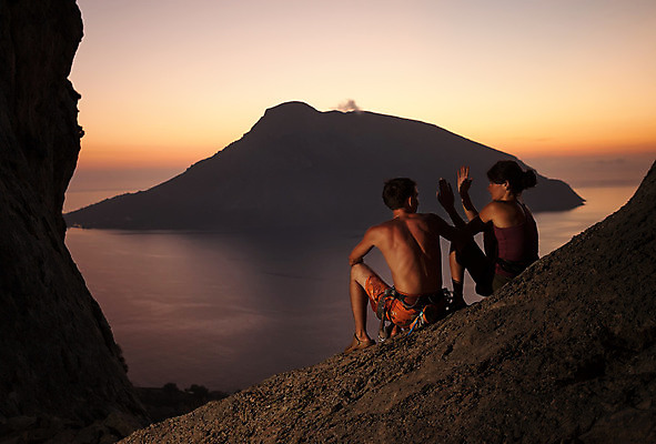 포토 JPG 해외이미지 라이프스타일 커플 행복 스포츠 바다 섬 2 응원 자연 하늘 성공 휴식 산 기념 피곤 사람 앉기 풍경 성인 야외 두명 물 여름 어둠 일몰 기쁨 야간 저녁 그리스 주기 오르기 5 팔 내추럴 필승 해외202004 해외포토 자연요소 계절 감정 유럽 컨셉 관계 모션 생활 신체부위 숫자 노을 우승 생태계 파일형식 이미지허브