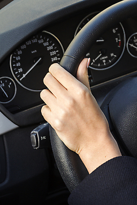 포토 JPG 해외이미지 학생 손 도로 여행 컨셉 의자 교통시설 자동차 새로움 거리 실내 앉기 성인 사람없음 내부 유행 검은색 운전 흰색 잡기 바퀴 고속도로 운전사 우아함 닫기 승차 손톱관리 손톱 속도 몸단장 계기판 속도계 해외202004 해외포토 직업 길 육상교통 컬러 가구 교통 모션 사람 신체부위 네일아트 시설 파일형식 이미지허브