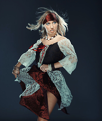 포토 JPG 해외이미지 1 드레스 여자 이동 모션 미술 한명 사람 금발 공연 기쁨 댄서 춤 우아함 속도 쇼 해적 단아함 스페인어 집시 플라멩코 완전 해외202004 해외포토 직업 헤어스타일 옷 감정 예술 컨셉 문화예술 이벤트 세계문화유산 도둑 파일형식 이미지허브