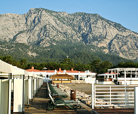 포토 JPG 해외이미지 나무 구름 도로 모래 파도 섬 여행 자동차 하늘 호텔 휴가 휴식 산 거리 사람 풍경 사람없음 건물 초록색 물 파란색 회색 흰색 큼 당구 언덕 브라질 해외202004 해외포토 자연요소 식물 건축물 길 육상교통 바다 컬러 컨셉 교통시설 숙소 구기 남아메리카 크기 파일형식 이미지허브