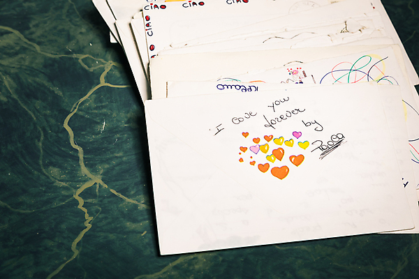 포토 JPG 해외이미지 백그라운드 컨셉 비즈니스 텍스트 통신 가족 탁자 봉투 사랑 사람없음 초록색 사무실 갈색 쌓기 우주 공백 추위 수확 골동품 흰색 인사 신용카드 메시지 역사 폐기물 정상 편지 수집 질감 복고 흙더미 I 그런지 옛날 편지쓰기 스타일 해외202004 해외포토 알파벳 감정 컬러 가구 농업 관계 모션 금융 흙 기록 예절 쓰레기 파일형식 더미 이미지허브