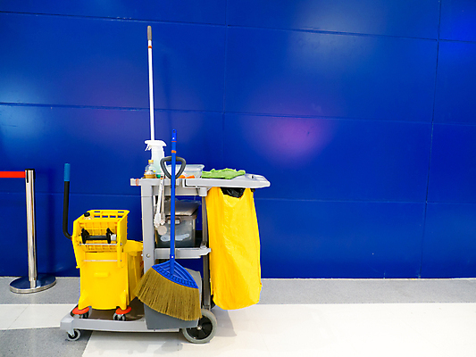 포토 JPG 해외이미지 바닥 경고 안전 사람없음 내부 건물 노란색 기댐 카트 장비 젖음 정보 도구 공구 업무 공항 폐기물 미끄러짐 위험 플라스틱 청소 양동이 심볼 서비스 사인 예방 신호 상업 조심 청소부 유지 대걸레 해외202004 해외포토 직업 건축물 컬러 컨셉 교통시설 모션 재질 작업 쓰레기 청소도구 파일형식 이미지허브