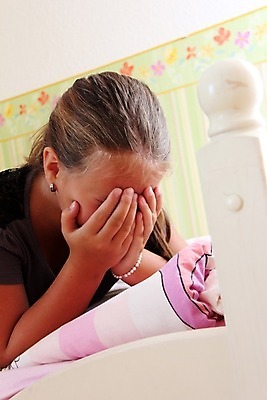 포토 JPG 해외이미지 1 응시 여자 감정 얼굴 어린이 한명 사람 어둠 외침 슬픔 표현 닫기 울음 무서움 피부 눈물 먼지 애도 부정적 순간 해외202004 해외포토 시선 모션 표정 신체부위 소리 파일형식 이미지허브