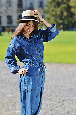포토 JPG 해외이미지 라이프스타일 여자 아시아 얼굴 여행 백그라운드 셔츠 인터넷 가방 비즈니스 자연 모바일 거리 한국 한명 사람 동양인 성인 스마트폰 핸드폰 사무실 태양 유행 걷기 일본 중국 봄 에너지 타이핑 도시 작업 메시지 이메일 무선전화기 해외202004 해외포토 자연요소 1 잡화 계절 나라 상의 모션 인종 생활 신체부위 전자제품 스마트기기 전화기 생태계 파일형식 이미지허브